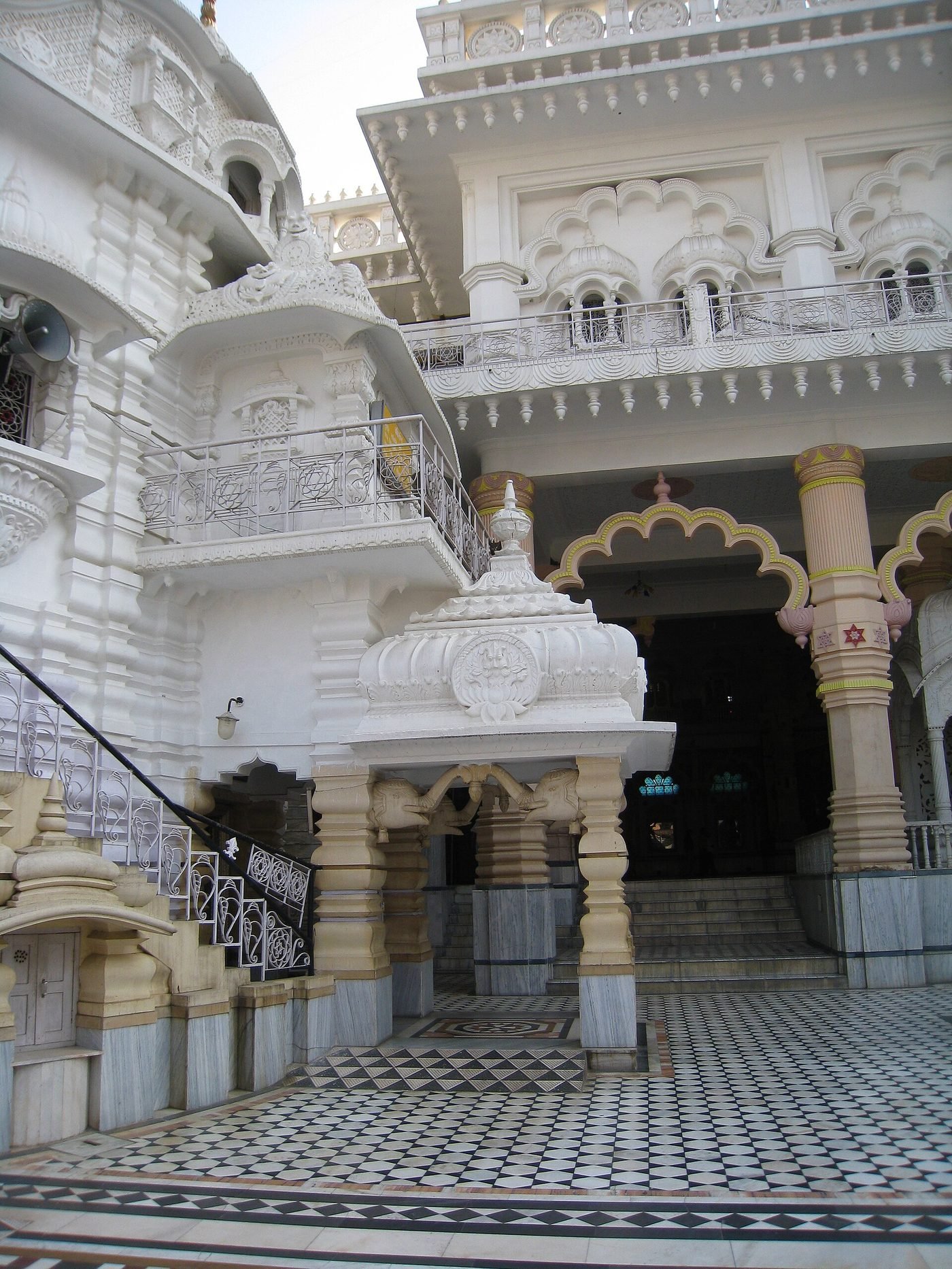 Chhatarpur Temple, New Delhi, Delhi - photograph 3