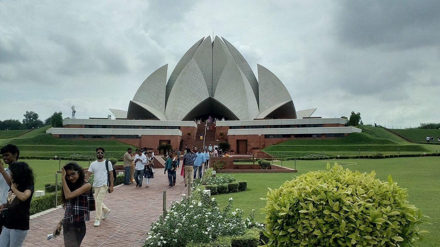 Lotus Temple, New Delhi, Delhi - photograph 2