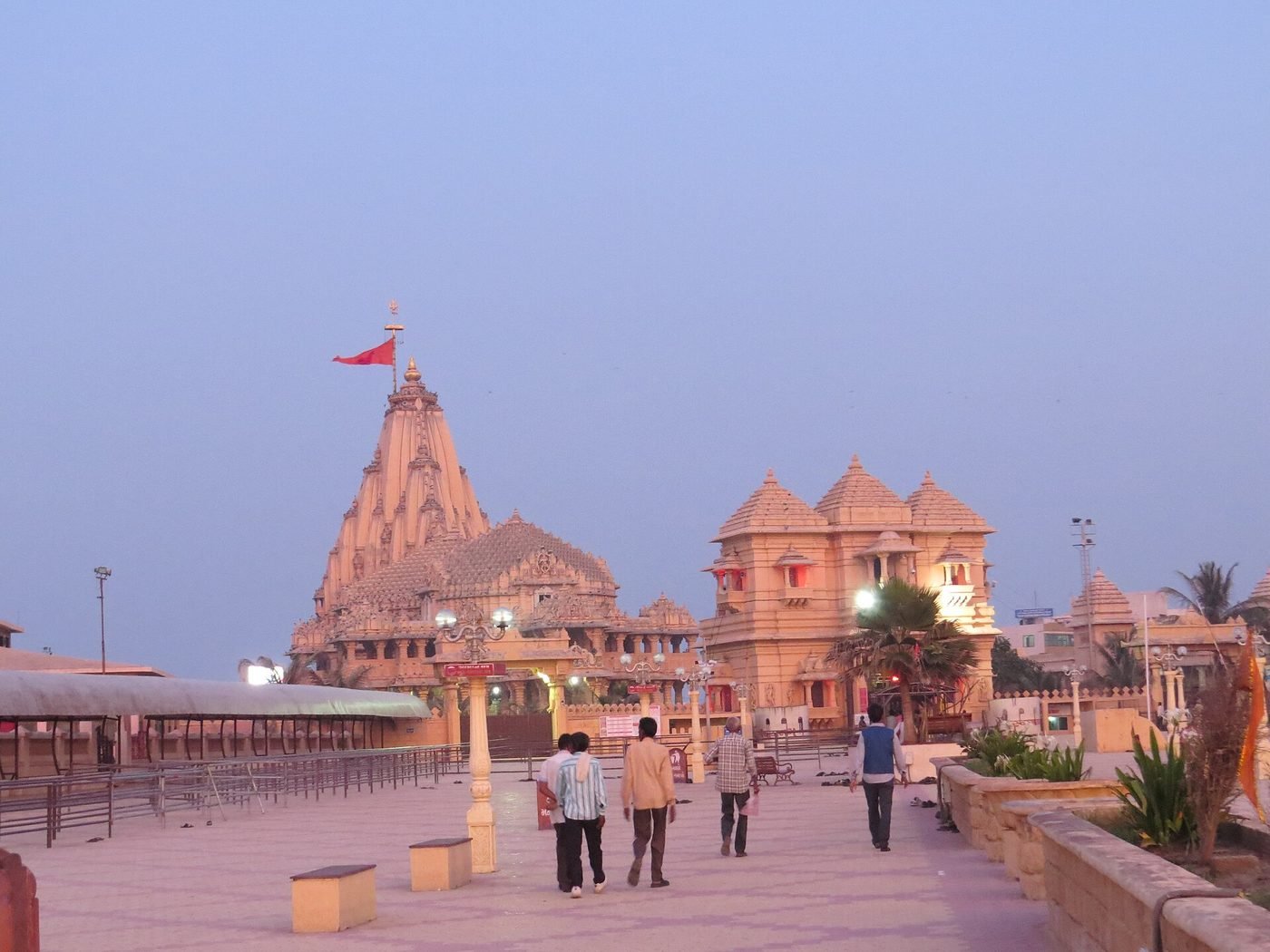 Shree Somnath Jyotirlinga Temple, Prabhas Patan (Somnath), Gujarat - photograph 3