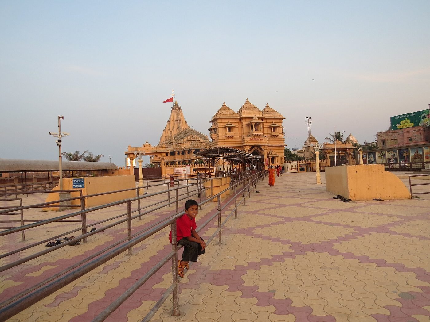Shree Somnath Jyotirlinga Temple, Prabhas Patan (Somnath), Gujarat - photograph 4