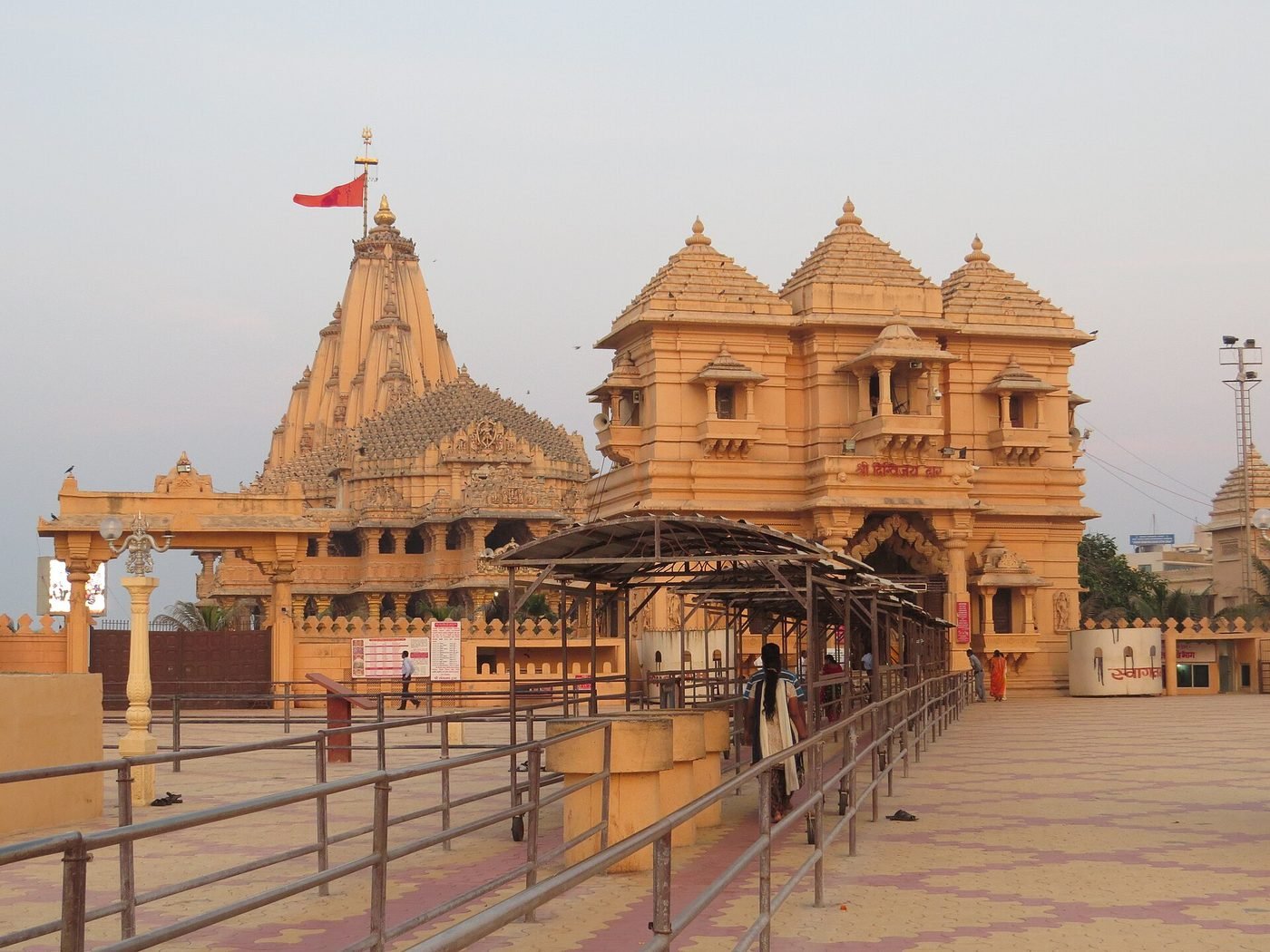 Shree Somnath Jyotirlinga Temple, Prabhas Patan (Somnath), Gujarat - photograph 5