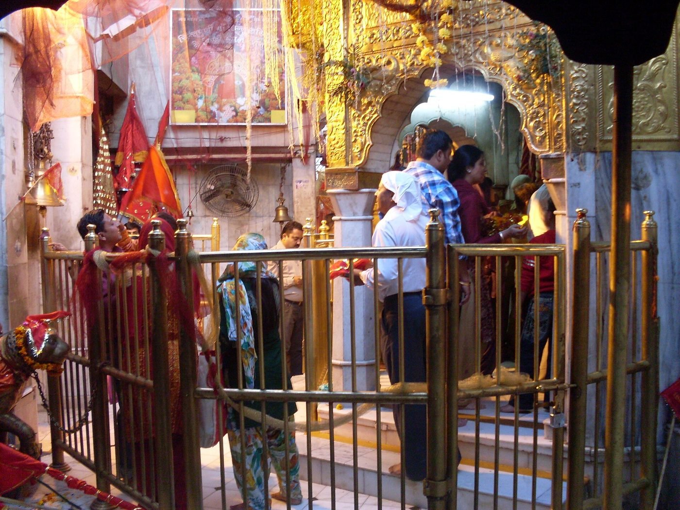 Chintpurni Temple, Una (Chintpurni), Himachal Pradesh - photograph 3
