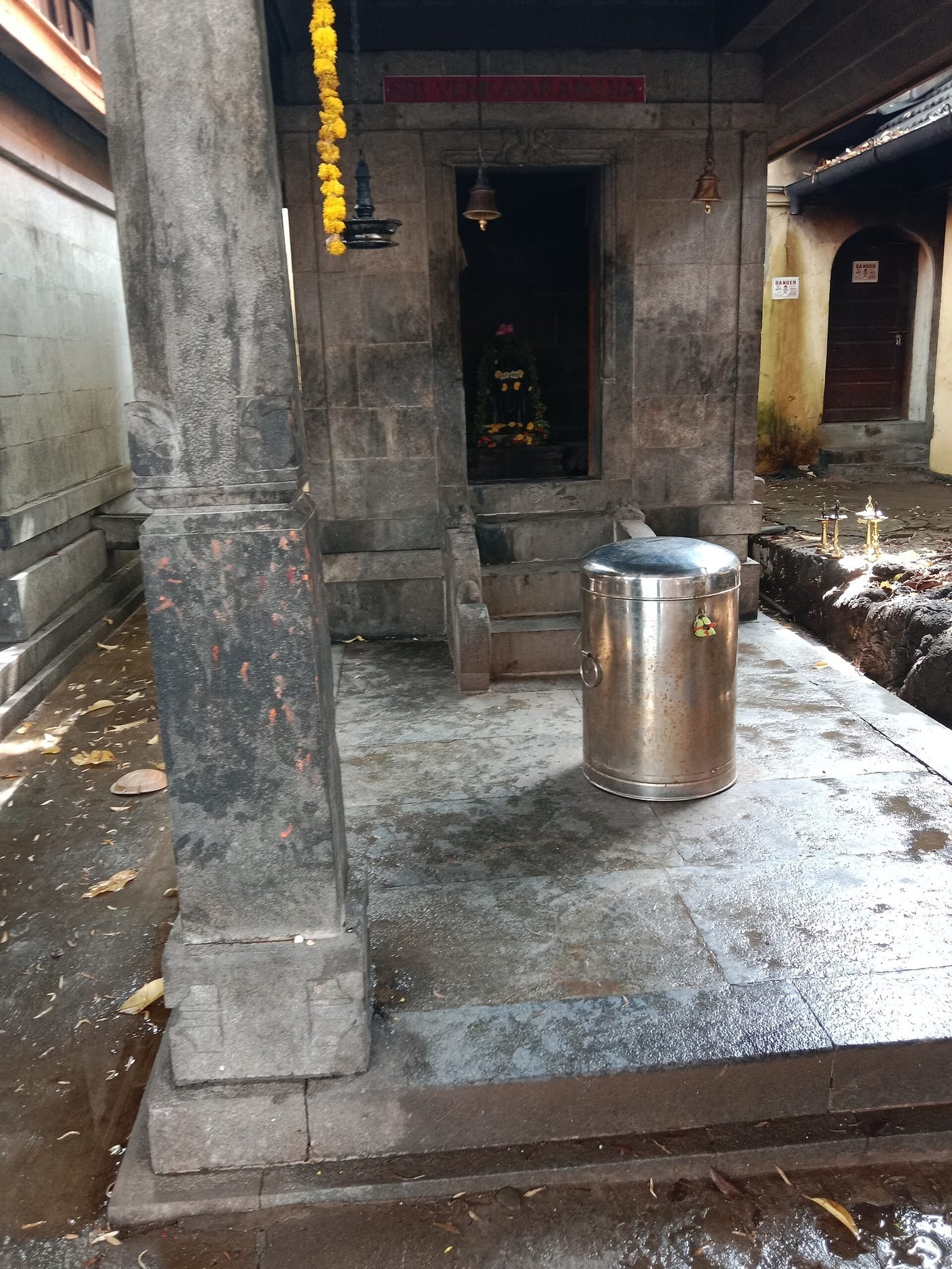 Sri Mookambika Temple, Kollur, Kollur, Karnataka - photograph 2