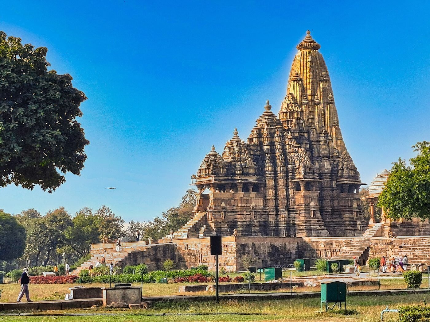 Kandariya Mahadeva Temple, Khajuraho, Madhya Pradesh - photograph 2