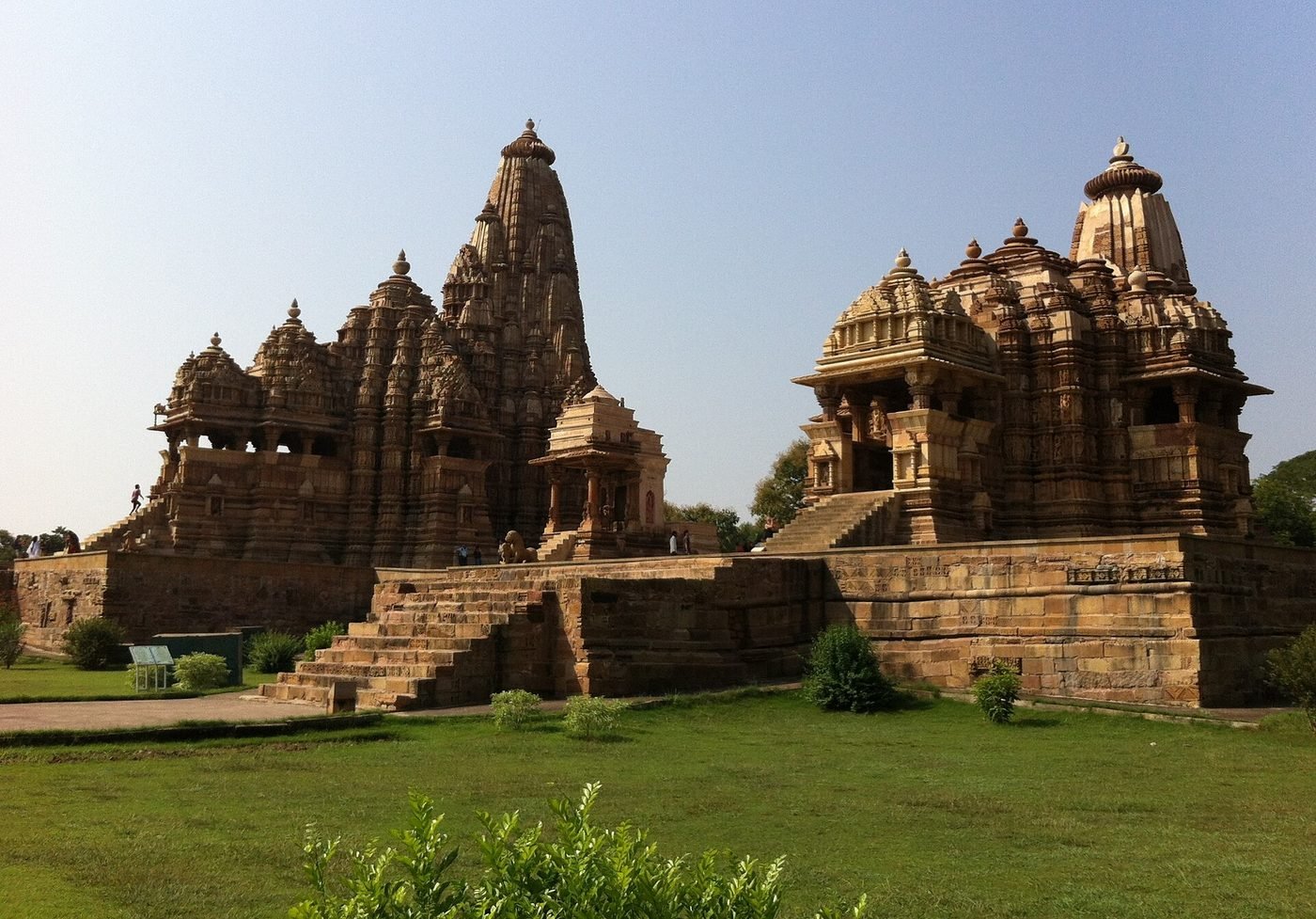 Kandariya Mahadeva Temple, Khajuraho, Madhya Pradesh - photograph 3