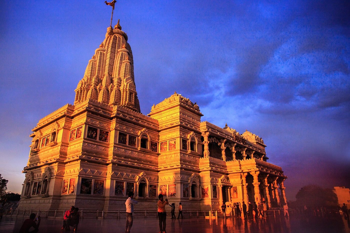 Prem Mandir, Vrindavan, Uttar Pradesh - photograph 2