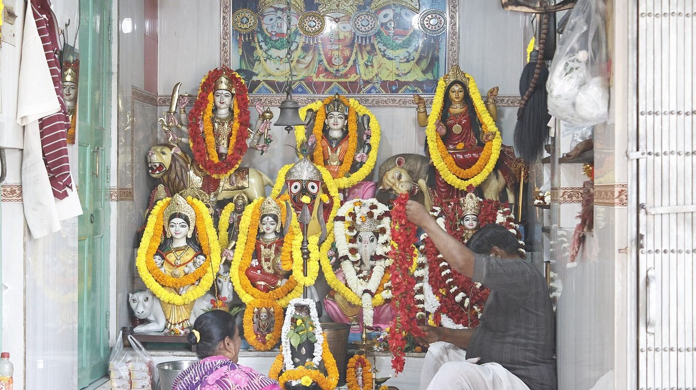 Kalighat Kali Temple, Kolkata, West Bengal - photograph 4